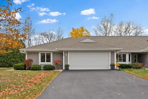 7211 W Mequon Sq, Mequon, WI 53092