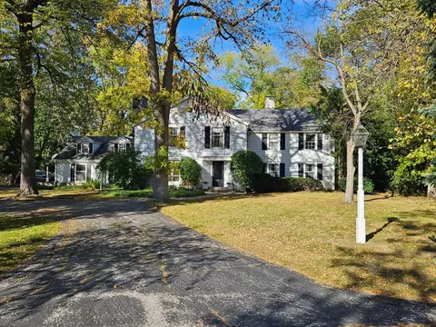 8224 N Gray Log, Fox Point, WI 53217