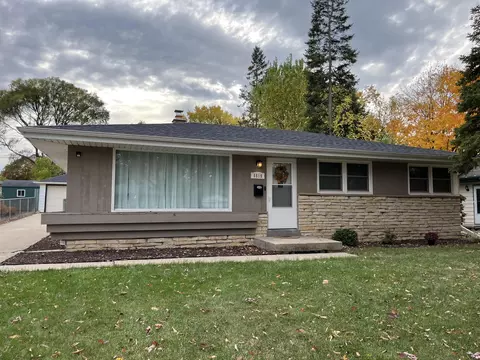 8819 W Daphne, Milwaukee, WI 53224