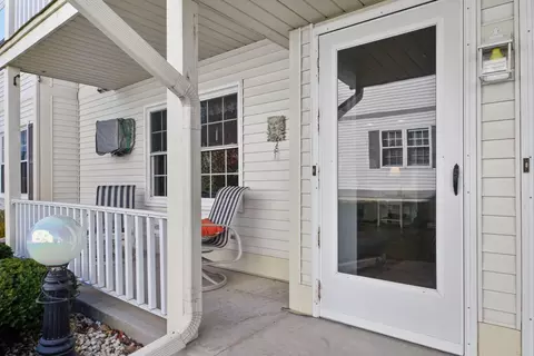 811 Rockingham UNIT D, West Bend, WI 53090