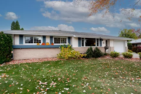 w178n8768 Queensway, Menomonee Falls, WI 53051