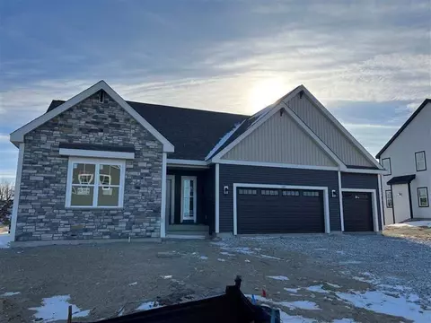 1400 Scotsland, Oconomowoc, WI 53066