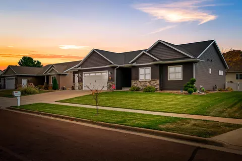 1176 Fraser, Onalaska, WI 54650