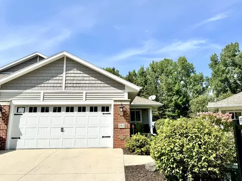 2588 Bay Hbr #4, Ashwaubenon, WI 54304