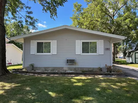 125 Roberts, Dousman, WI 53118