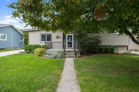 2506 Maple Grv, Racine, WI 53404