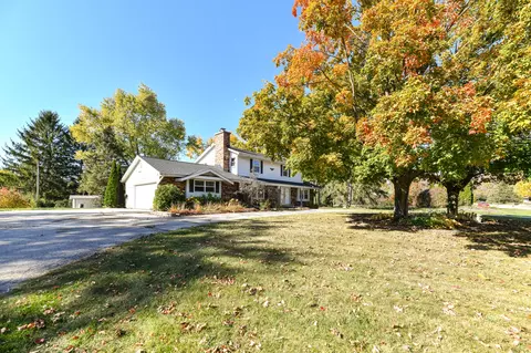 w214n5843 Silver Mdws, Menomonee Falls, WI 53051