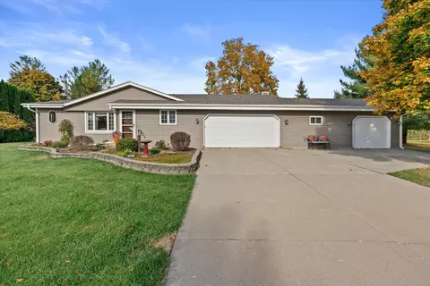 8362 Stonegate, Norway, WI 53185
