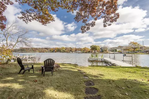 2122 N Peninsula, Summit, WI 53066