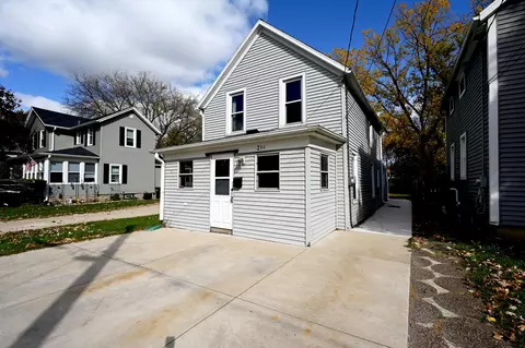 234 Summit, Oconomowoc, WI 53066