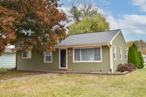 4504 N 101st, Wauwatosa, WI 53225
