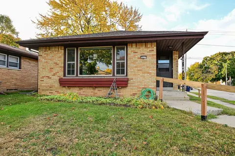 9833 W Lincoln, West Allis, WI 53227