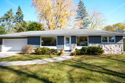 1044 N 121st, Wauwatosa, WI 53226