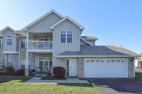 6903 S Rolling Mdws, Oak Creek, WI 53154