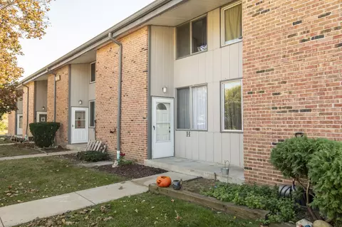 1444 Big Bnd #H, Waukesha, WI 53189