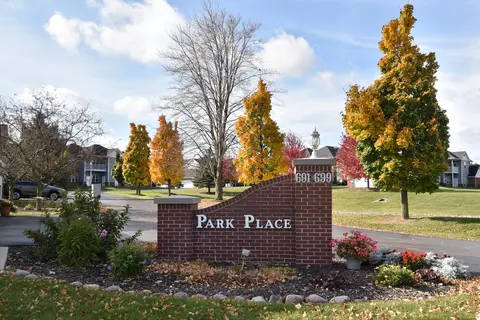 693 W Dekora, Saukville, WI 53080