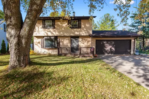 106 W Fransee, Saukville, WI 53080
