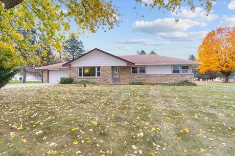 w239n6952 Maple, Sussex, WI 53089