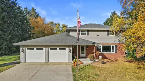 w1214 Glenview Avenue, Ixonia, WI 53036