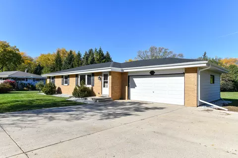n48w18884 Pleasant Vw, Menomonee Falls, WI 53051