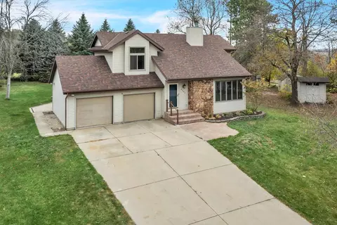 n8402 Swansea Drive, Ixonia, WI 53036