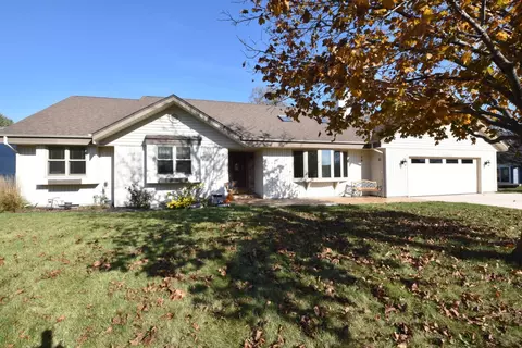 n24w22710 Meadowood, Waukesha, WI 53186