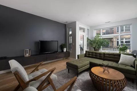 1915 N Water #106, Milwaukee, WI 53202