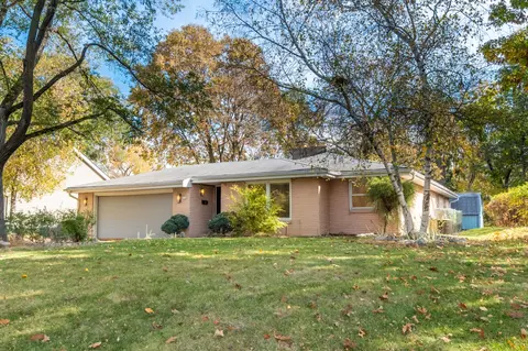 5616 N Milwaukee Riv, Glendale, WI 53209