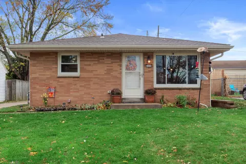 5579 S Trinthammer, Cudahy, WI 53110