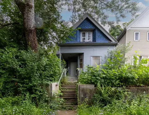 2215 N 39th, Milwaukee, WI 53208
