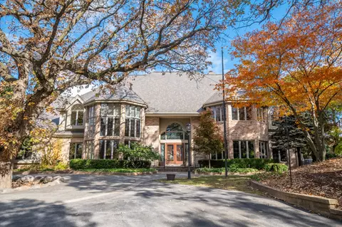 n10w29826 St James, Delafield, WI 53188