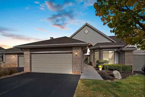 7512 W Tuckaway Pnes, Franklin, WI 53132