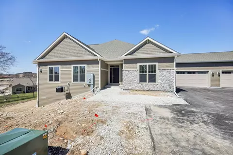 n28w25273 Parkway Rdg #-C  13  45, Pewaukee, WI 53072