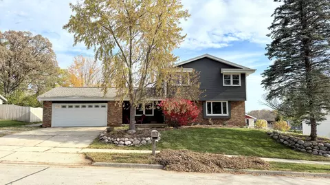 1019 Canterbury, Waukesha, WI 53188