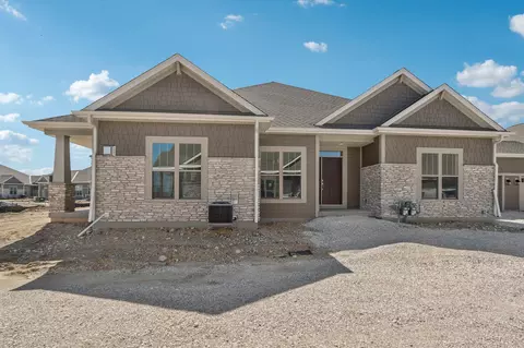 n28w25273 Parkway Rdg #-B  13  47, Pewaukee, WI 53072