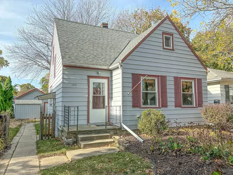 1231 S 113th, West Allis, WI 53214
