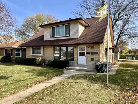 3674 S 77th #3676, Milwaukee, WI 53220