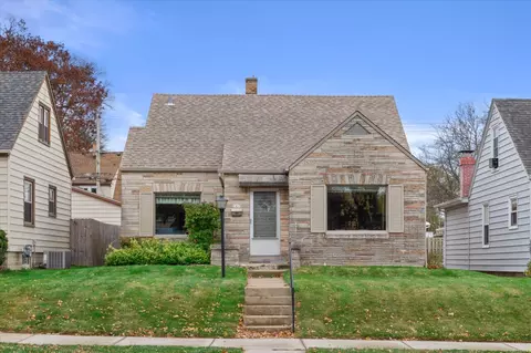 1413 Marshall, South Milwaukee, WI 53172