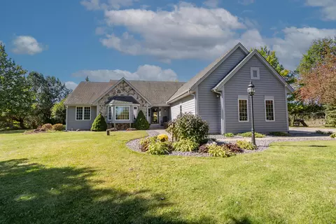 w349s9025 Nesting, Eagle, WI 53119