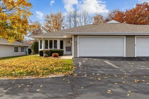 517 Hartford #4, Hartford, WI 53027
