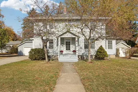 810 W South, Oconomowoc, WI 53066