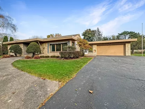 7902 N Boyd, Fox Point, WI 53217