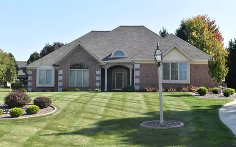 w261n2854 Woodburne, Pewaukee, WI 53072
