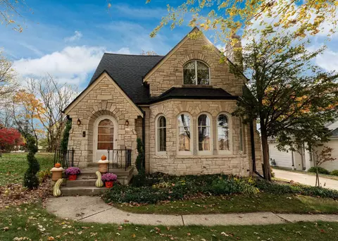 11741 W Homewood, Wauwatosa, WI 53226