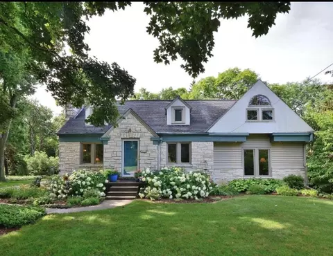 11035 W Bobolink, Milwaukee, WI 53225