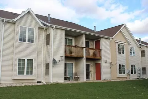 923 Prestwick #3, Waterford, WI 53185