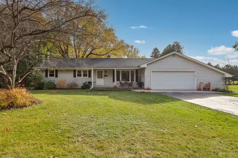 w34519 Mariners Circle, Summit, WI 53066