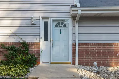 1292 Village Ctr # 8, Somers, WI 53144