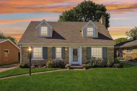 2339 N 113th, Wauwatosa, WI 53226