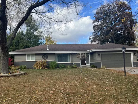 2300 W Apple Tree, Glendale, WI 53209